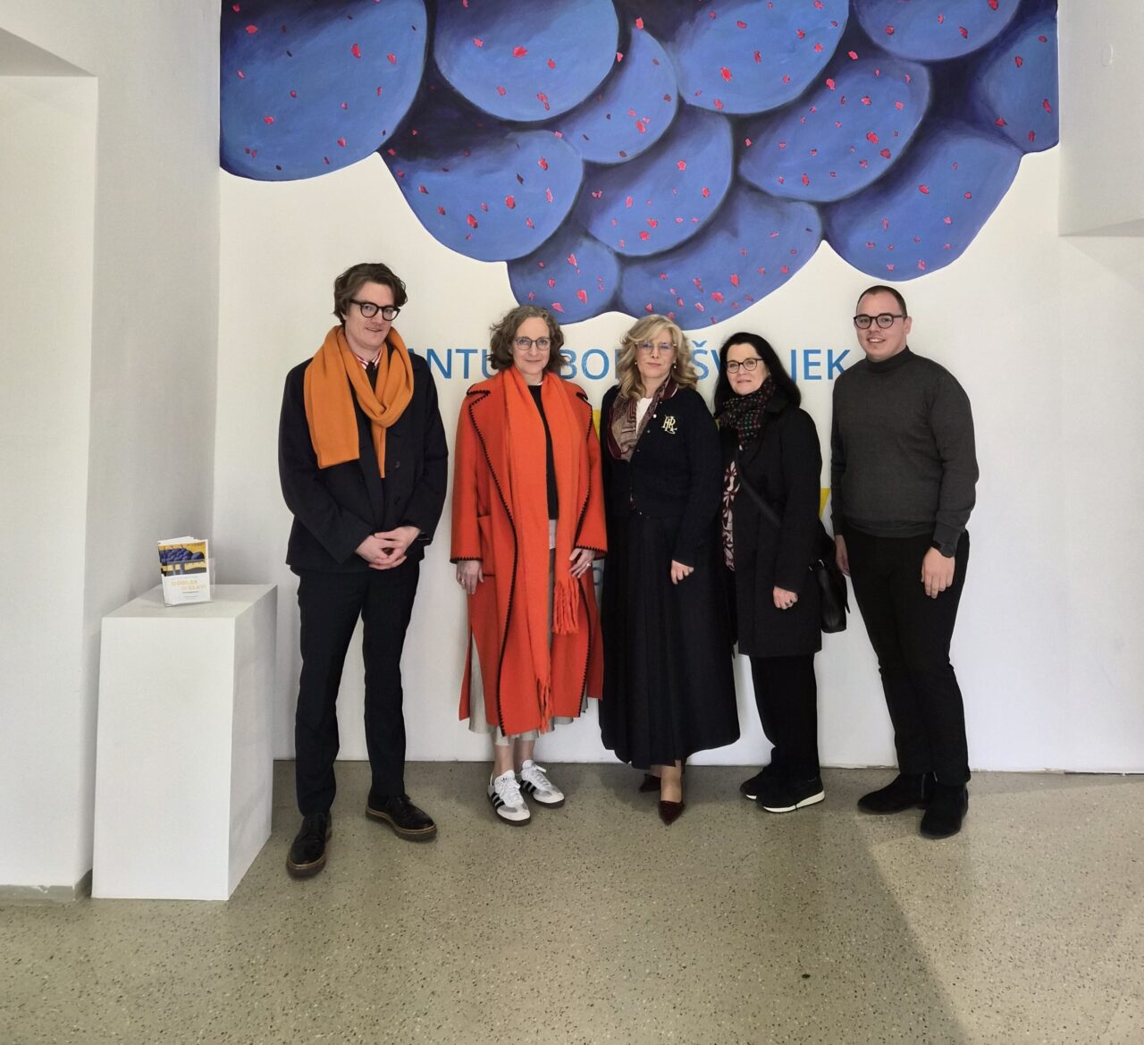 Group picture of five people standing together: Alexandre Wipf, Evelyn Korn, Sanja Bijakšić, Petra Kienle and Toni Barać.