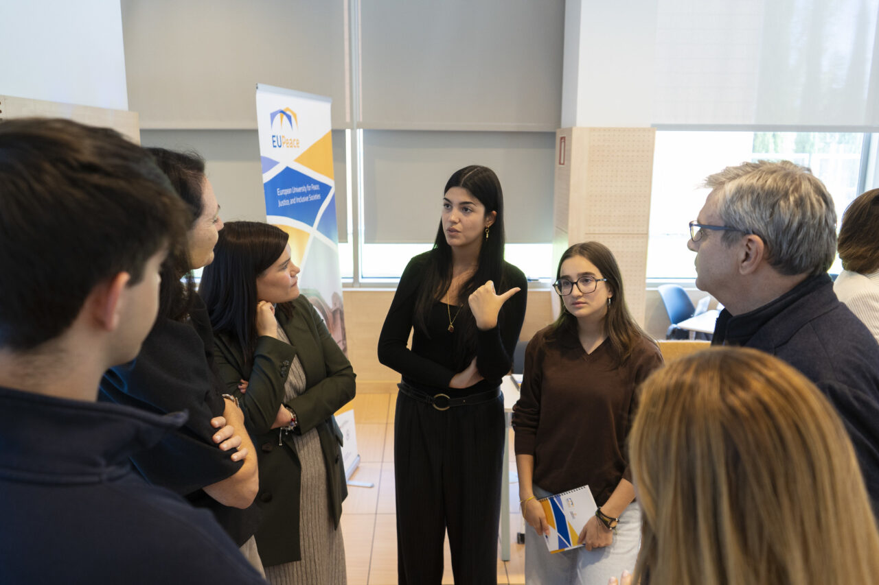 Students talking with the Rector in an informal conversation.