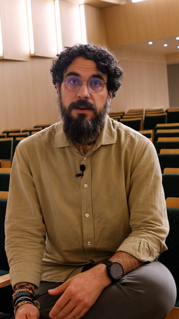 Pablo Vidueira speaking during an interview, seated and addressing the interviewer.
